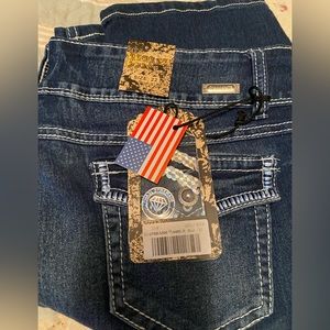 Brand new plus size jeans! Never worn! Front and back pockets!